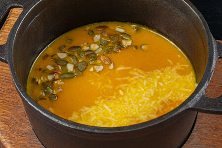 Тыквенный суп с копченым сыром