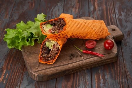 Мега шаурма в сырном лаваше с ягненком