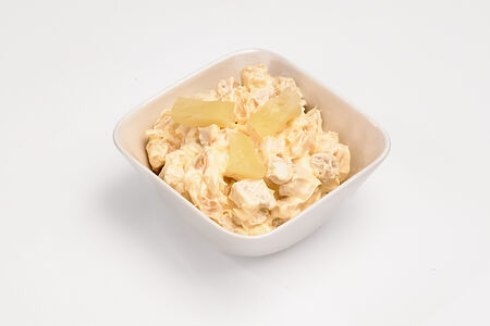 Куриный салат с ананасами