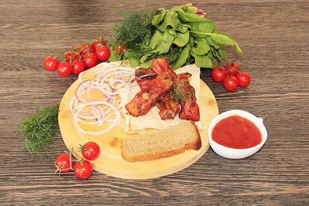 Шашлык из свиных ребрышек на мангале