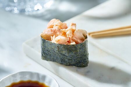 Суши Спайси с королевской креветкой