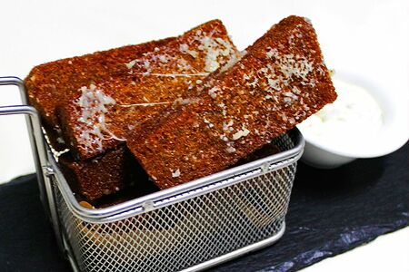 Чесночные гренки с пармезаном