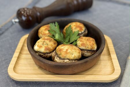 Грибы в кеци