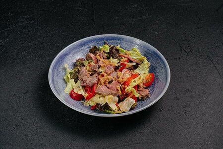 Салат с ростбифом и овощами гриль