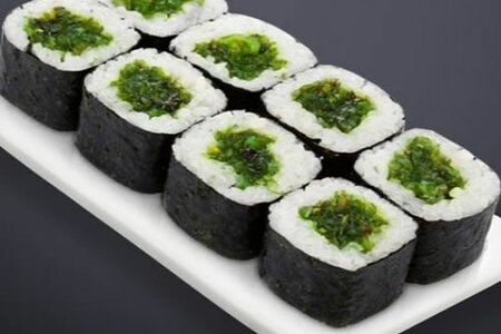 Ролл с водорослями чука