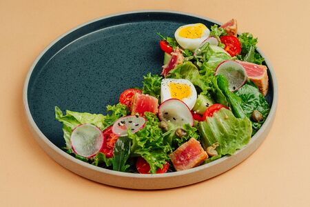 Салат Нисуаз с тунцом