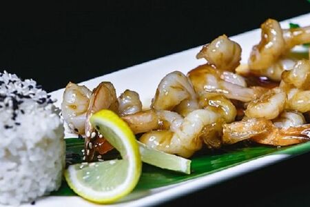 Тигровые креветки в чесночном соусе