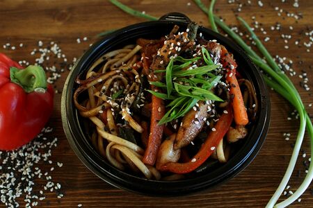 Вок с курицей