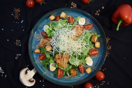 Салат Цезарь с курицей