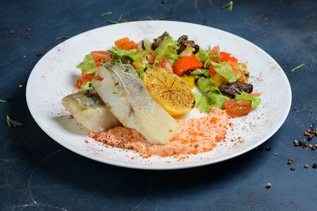 Филе судака с соте из овощей