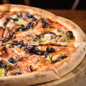 Пицца Тунец с Карамельным Луком