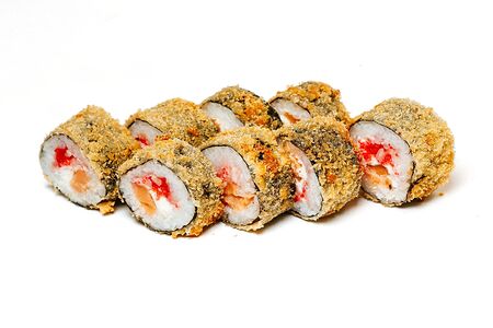 Горячий ролл с лососем и красной икрой