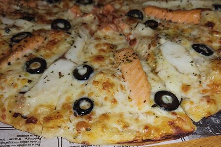 Пицца на тонком тесте Рыбная 