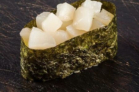 Спайси суши с гребешком