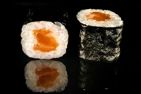 Маки-ролл с лососем