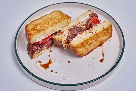 Сэндвич с томлеными щеками