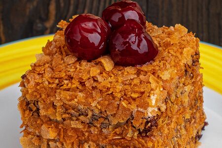 Пирожное Шоколадное с вишней