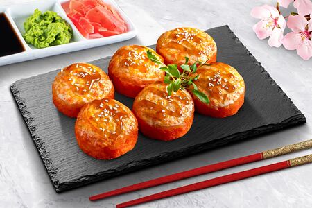 Ролл запеченная Калифорния в масаго