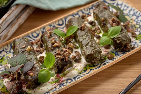 Патрон толма с телятиной и свининой, взбитым мацони и белыми грибами