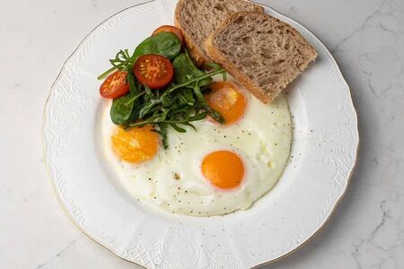 Белковый омлет из трёх яиц