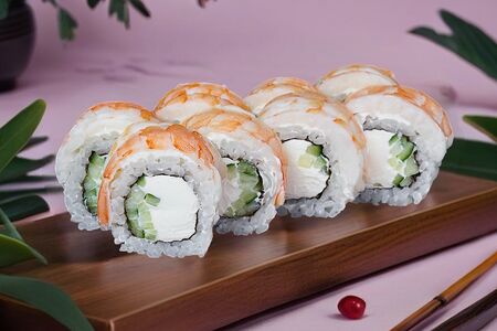 Филадельфия с креветками и огурцом