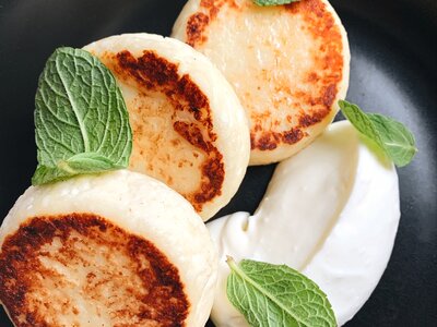 Сырники со сметаной