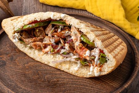 Шаурма в хлебе с курицей