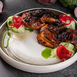 Пряный цыпленок с гранатовым терияки