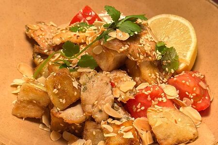 Теплый салат с баклажаном