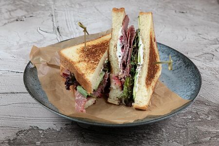 Украденный сэндвич Росса с пастрами