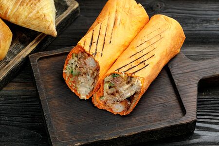 Шаурма в сырном лаваше