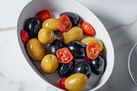 Оливки и маслины с косточкой