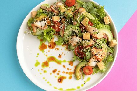 С копченым угрем, авокадо и тофу