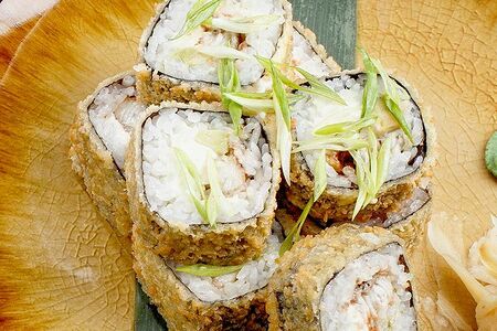 Ролл с угрем, сливочным сыром и ароматом трюфеля