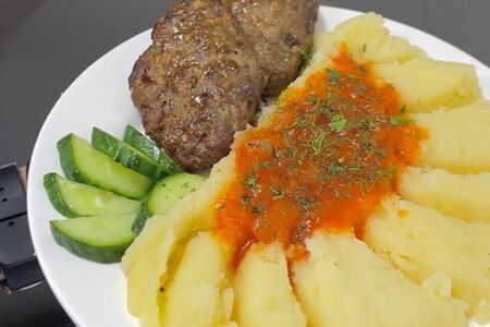 Пюре с котлетой