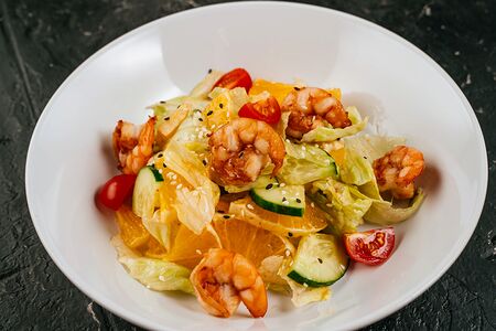 Азиатский салат с креветками