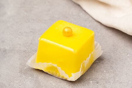 Муссовое пирожное лимонное