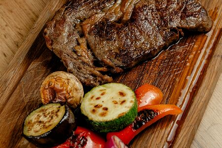 Стейк Рибай с овощами гриль