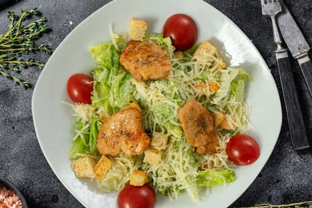 Салат Цезарь с курицей