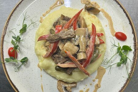 Бефстроганов из говяжьей вырезки