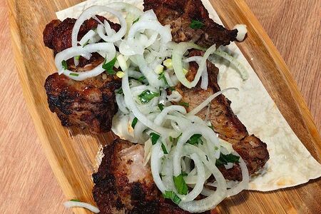 Шашлык из свинины в лаваше