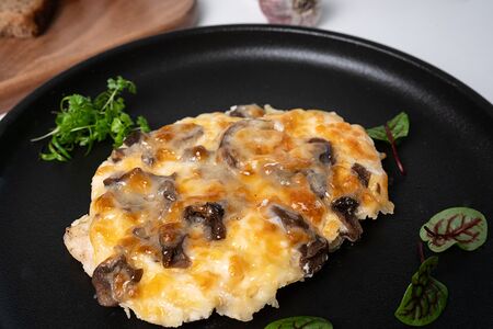 Отбивная курица с грибами