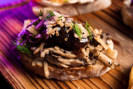 Тост c вешенками