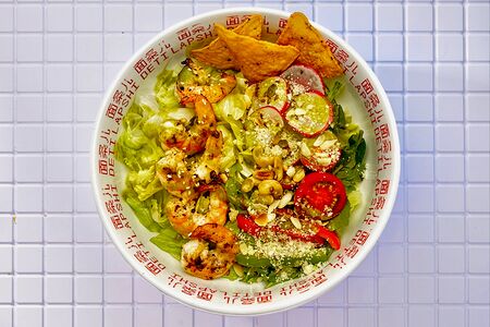 Салат с креветками на гриле 