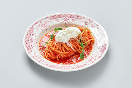 Спагетти Помодоро со страчателлой