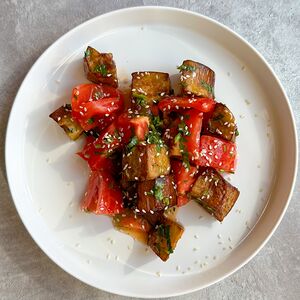 Салат с жареными баклажанами