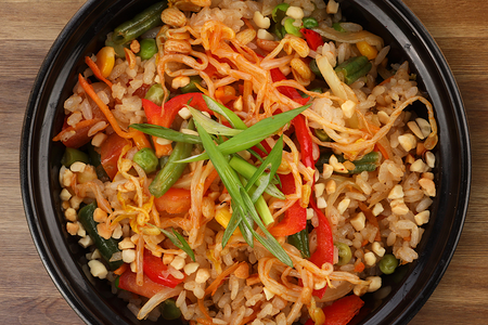 Рис с овощами и орешками