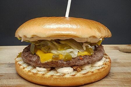 Бургер Джонни острый с говядиной