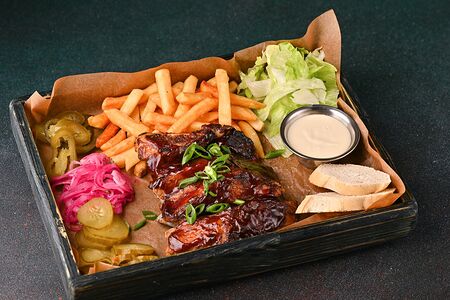 Ребра запеченные в соусе на выбор