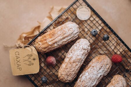 Эклер ванильный